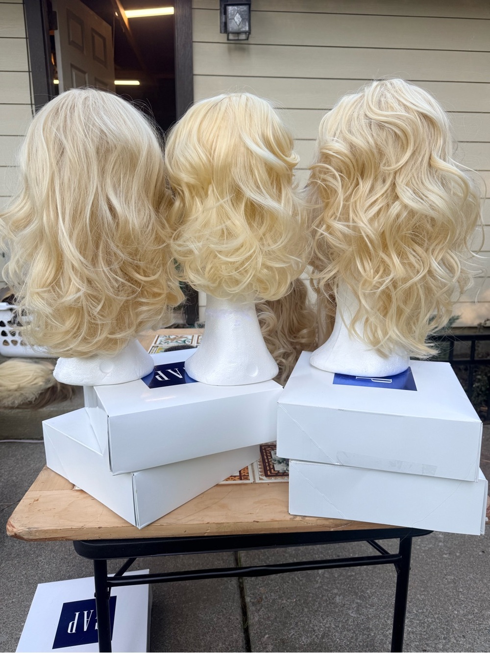New & Used Blonde Layered Women's Wig - Natural Blonde - Picture 3 of 10
